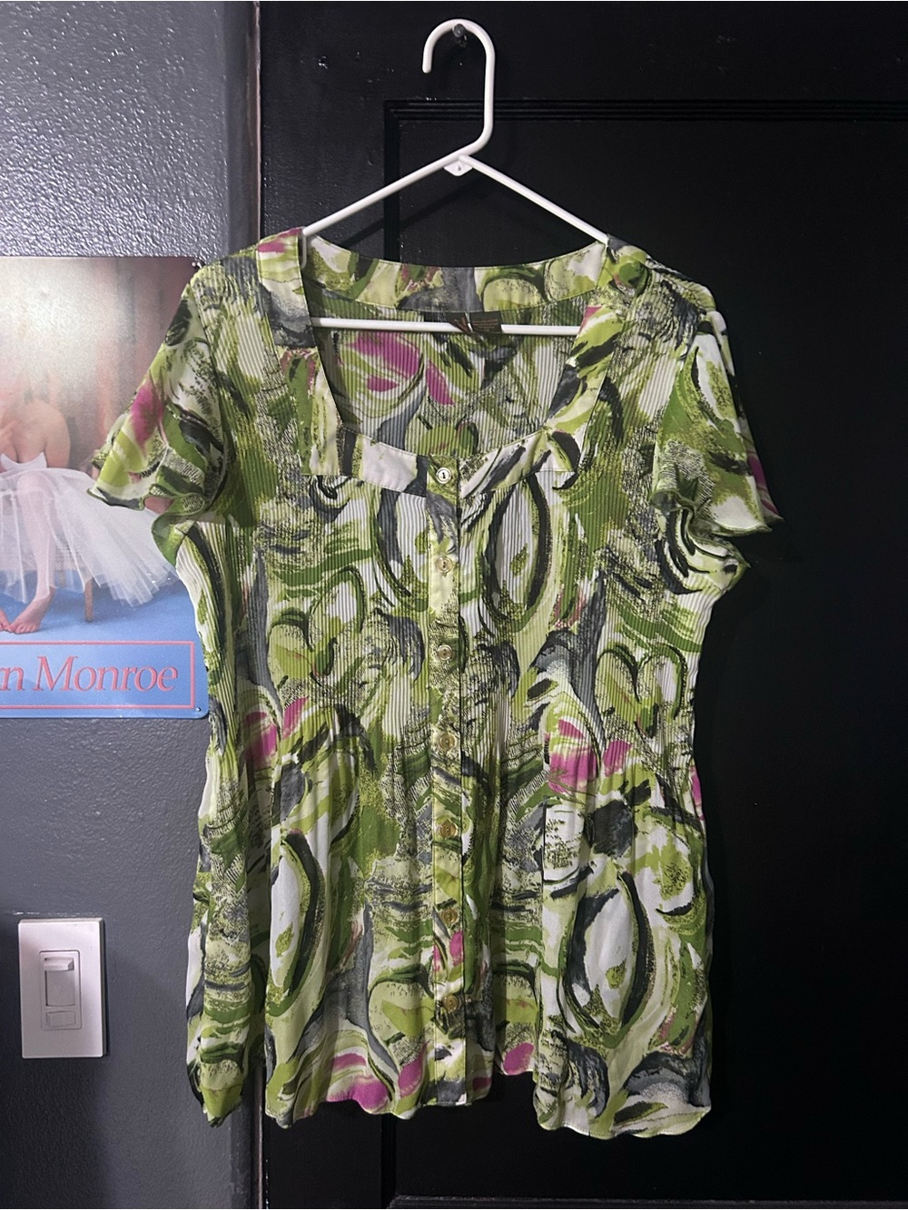 Women’s Green Abstract Print Button-Front Top